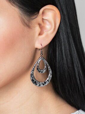 Paparazzi Jewelry Accessories - Museum Muse - Black Earrings - Vintage